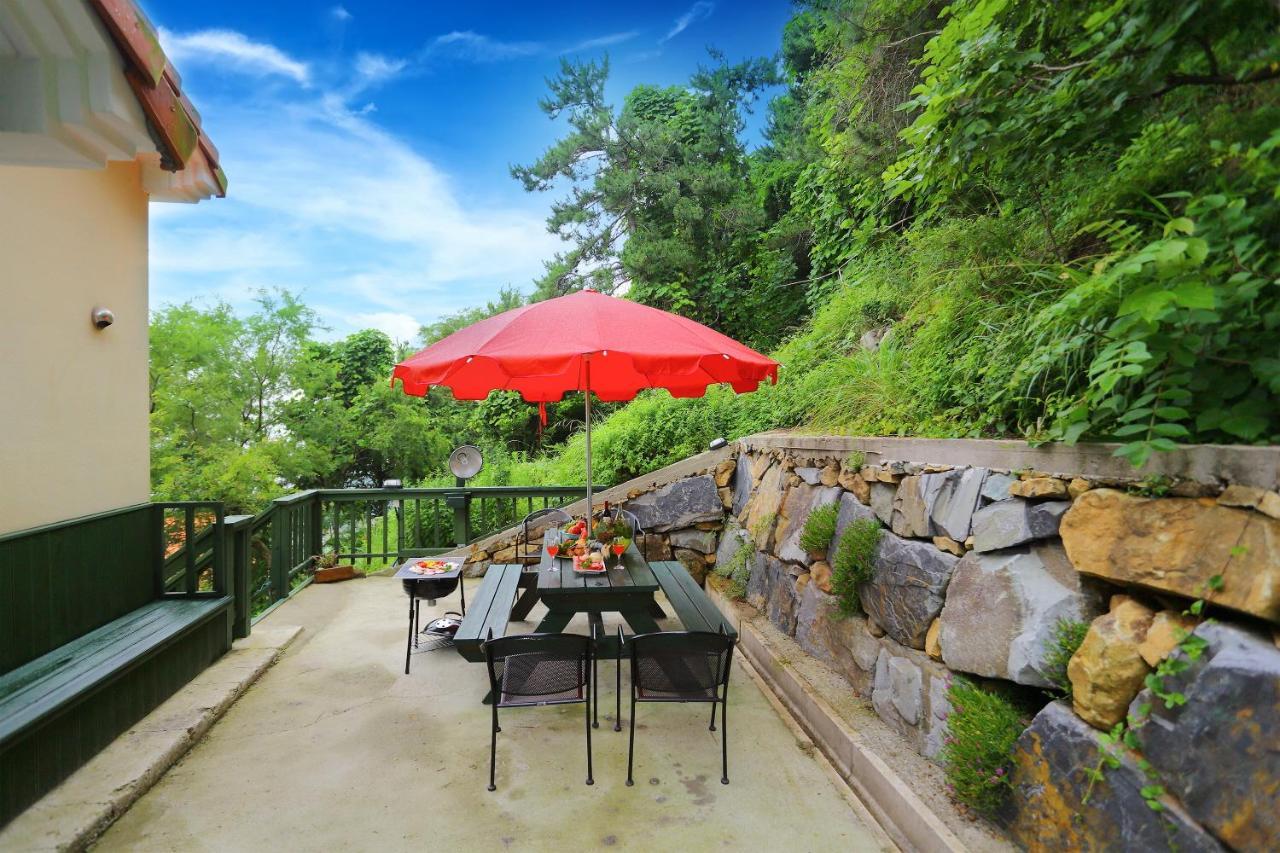 Montmartre Villa Namhae Exteriör bild