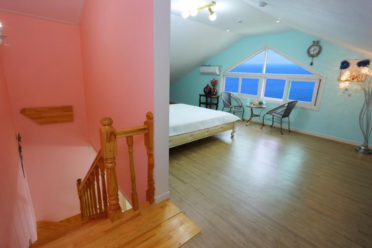 Montmartre Villa Namhae Exteriör bild