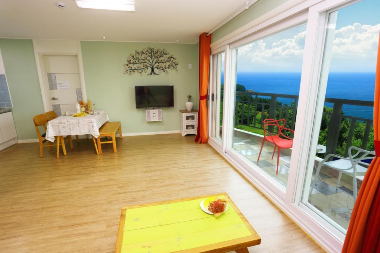 Montmartre Villa Namhae Exteriör bild