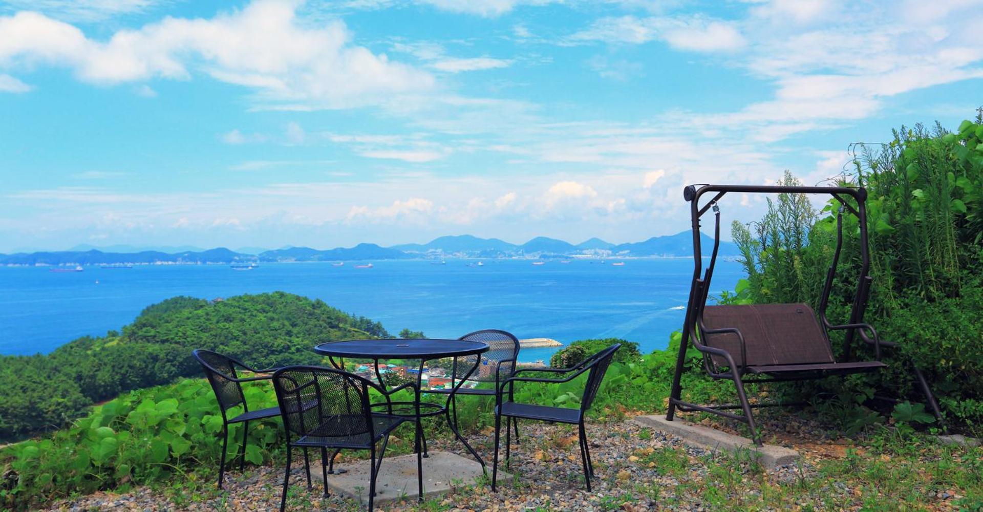 Montmartre Villa Namhae Exteriör bild