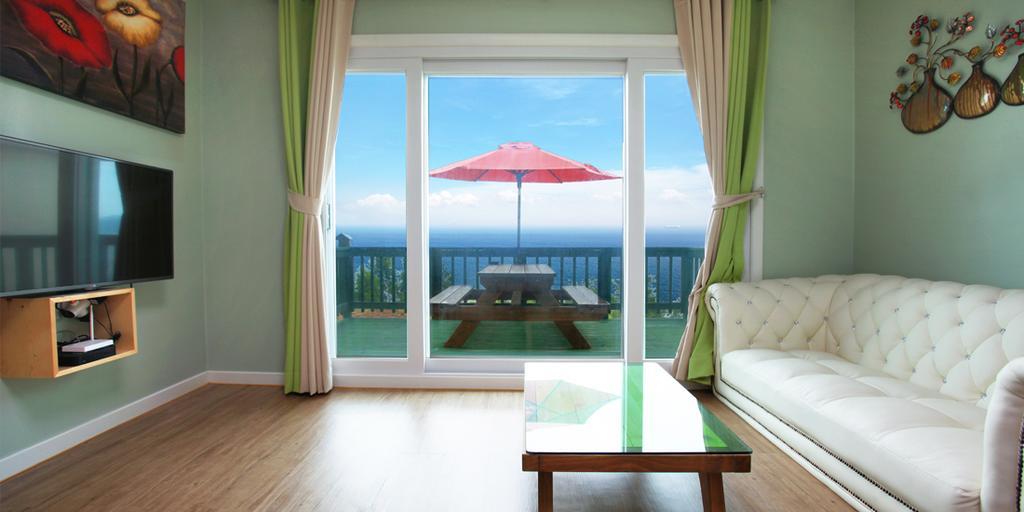 Montmartre Villa Namhae Exteriör bild