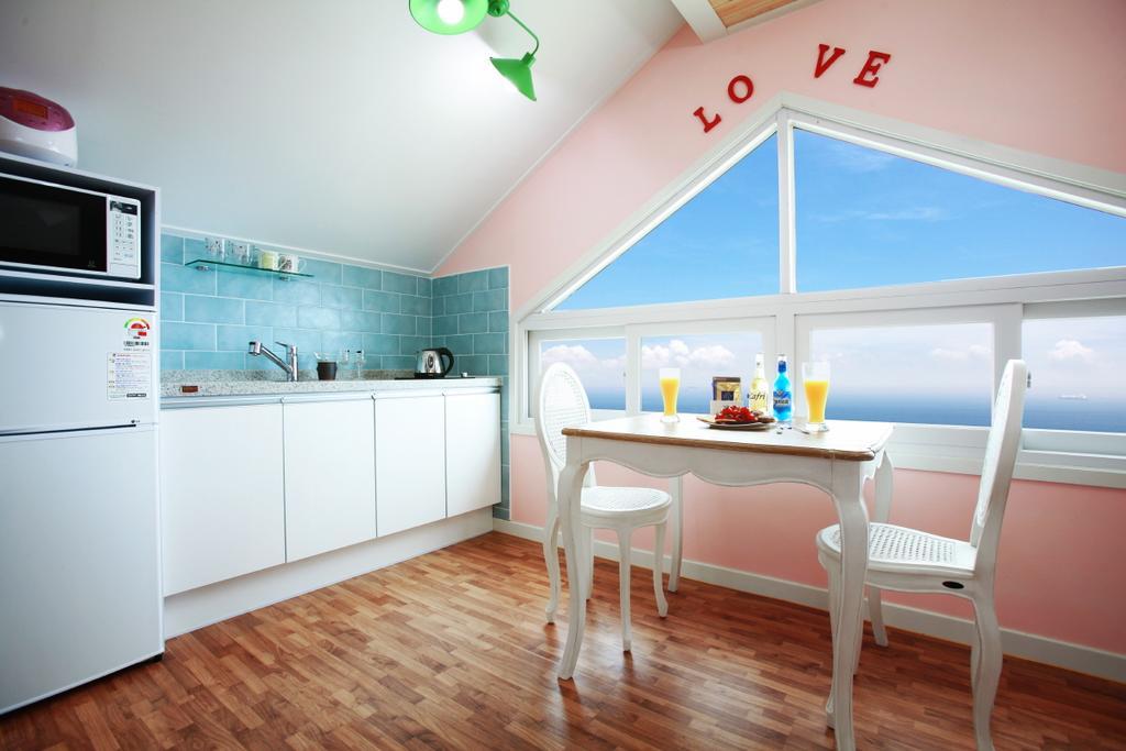 Montmartre Villa Namhae Exteriör bild