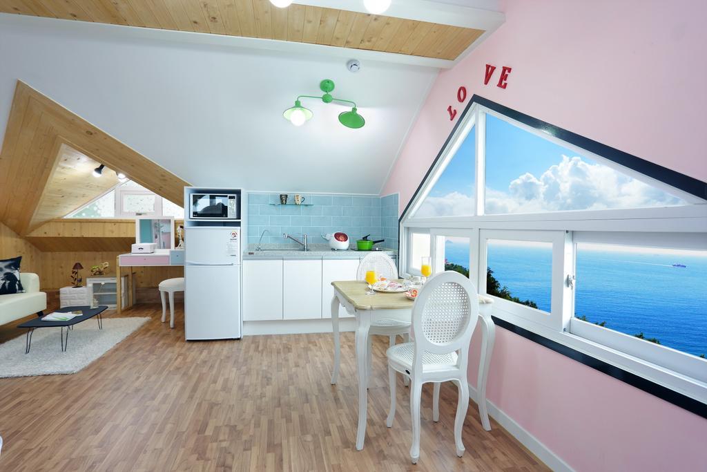 Montmartre Villa Namhae Exteriör bild